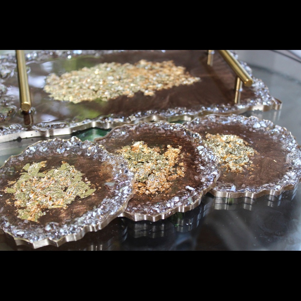 Handmade Brown Resin Tray With Handles And Coasters - Picture 11 of 13